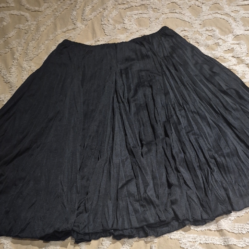 Larry Levine Black pleated A-Line Skirt